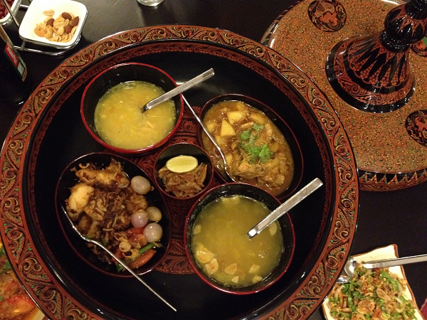 ミャンマー料理セット（レンズマメスープ、鶏肉とジャガイモの煮込み、魚カレー）【K Khine Restaurant】